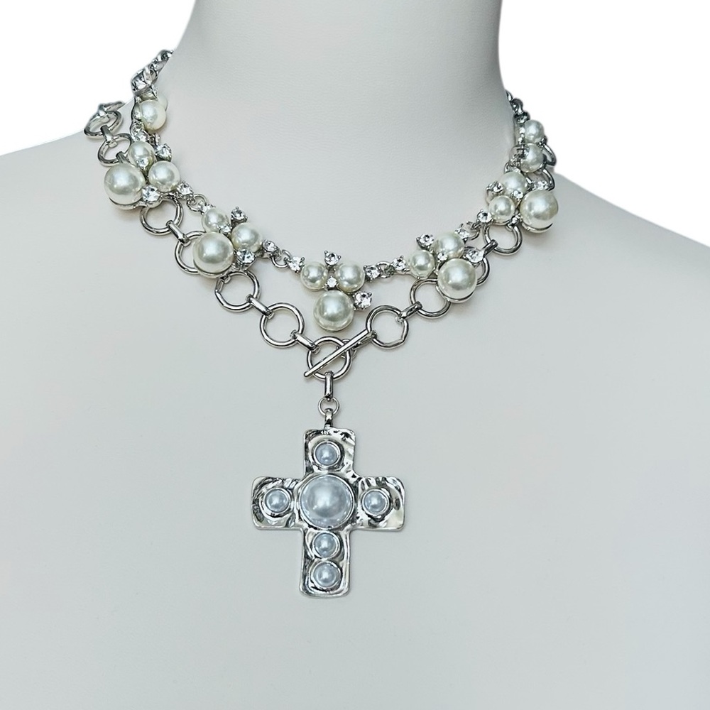 Chunky tatement Necklace Bundle 2 Necklaces Silver-Tone Pearl Cross Necklace